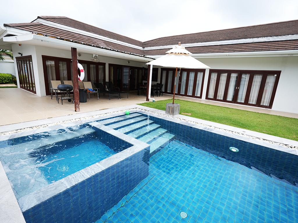 Thiva Pool Villa